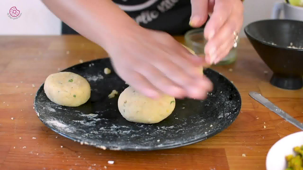 Image of the cooking step-4-4 for Crispy Aloo Tikki - Spicy Potato Patty