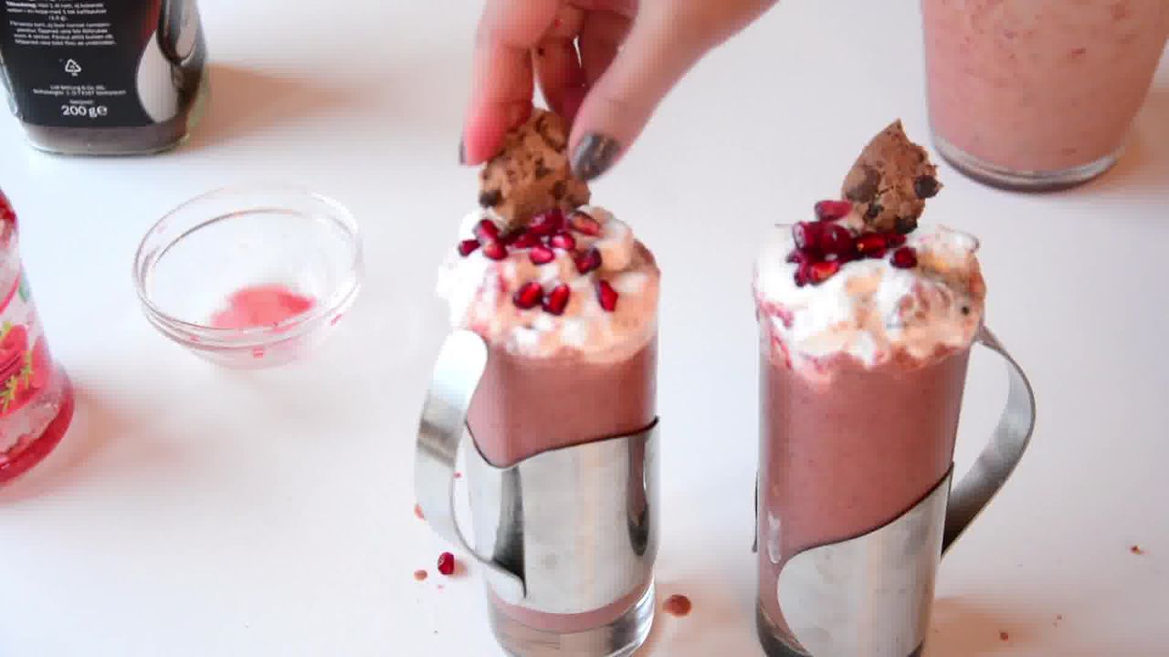 Image of the cooking step-1-7 for Banana Berry Choco Coffee Smoothie