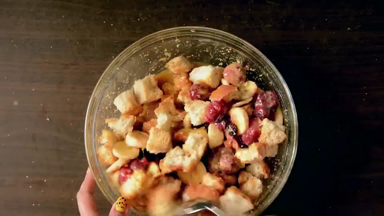 Image of the cooking step-1-6 for Banana Strawberry Bread Pudding (Video)
