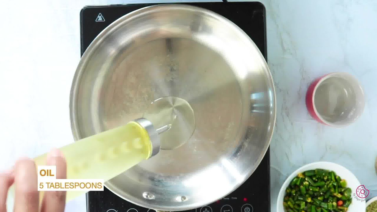 Image of the cooking step-1-4 for Besan Mirchi Ke Tipore - Garm Flour Green Chili Stir-Fry