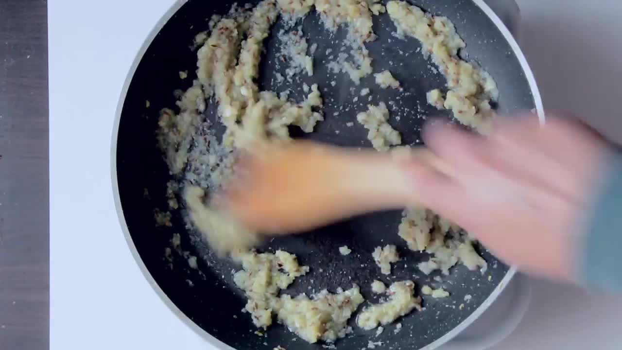 Image of the cooking step-5-2 for Besan Stuffed Lauki Curry Recipe - Bharwa Lauki