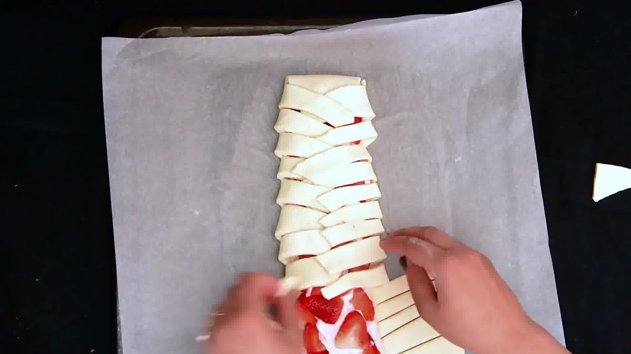 Image of the cooking step-1-8 for Braided Strawberry Cream Cheese Pastry