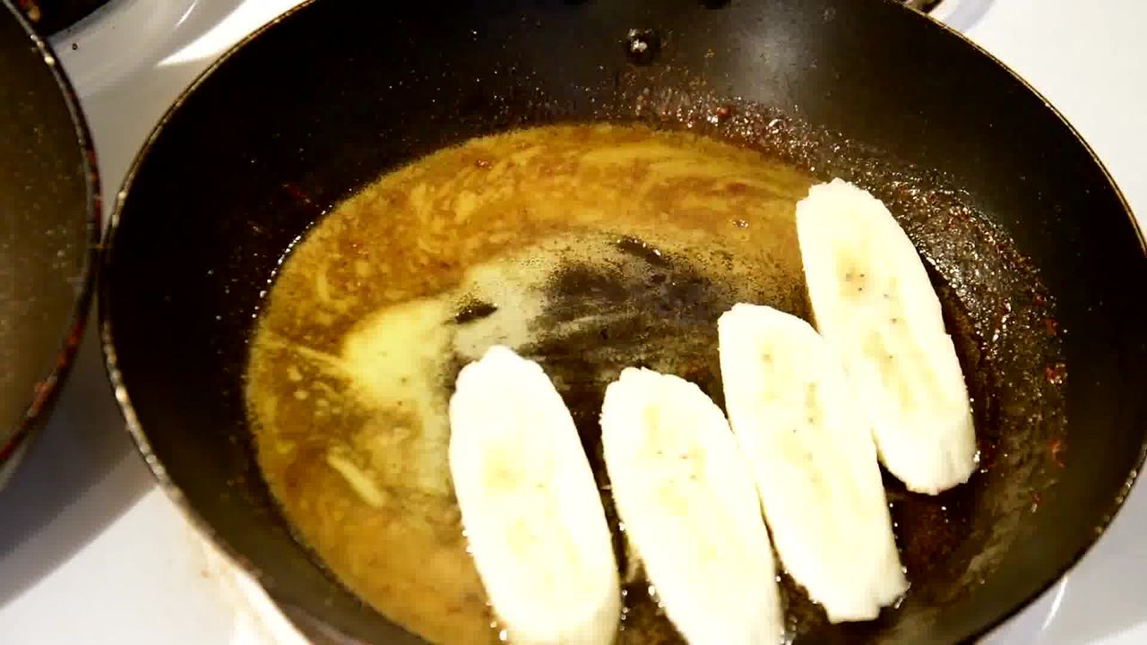Image of the cooking step-1-4 for Caramelized Banana with Nuts and Mango Yogurt