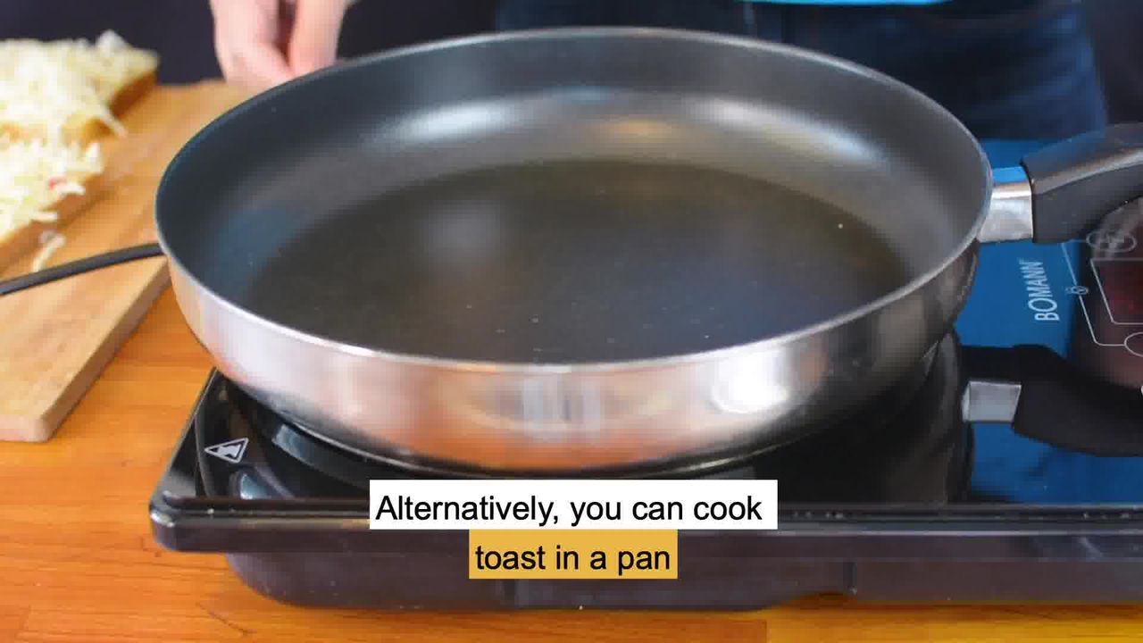 Image of the cooking step-4-1 for Chilli Cheese Toast