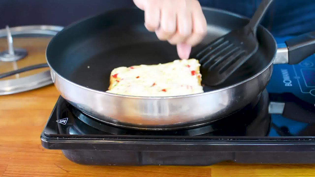Image of the cooking step-4-4 for Chilli Cheese Toast