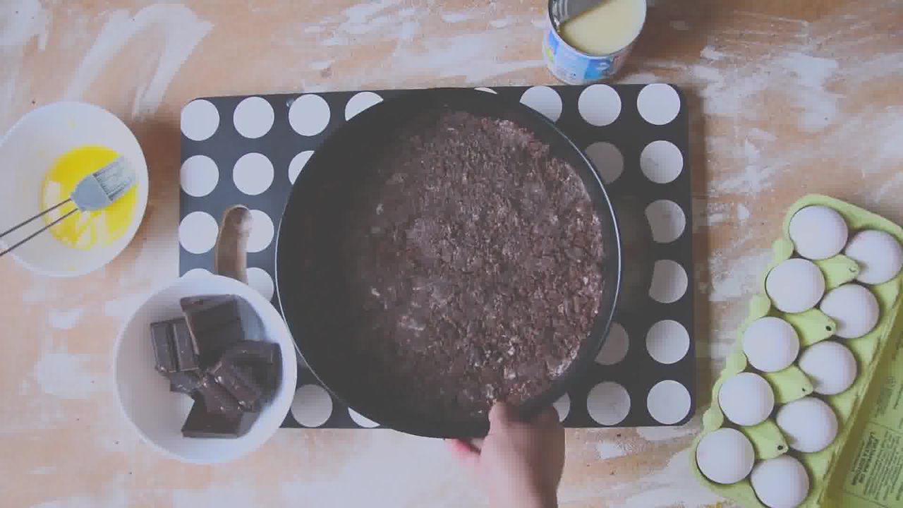 Image of the cooking step-1-6 for Chocolate Cheesecake