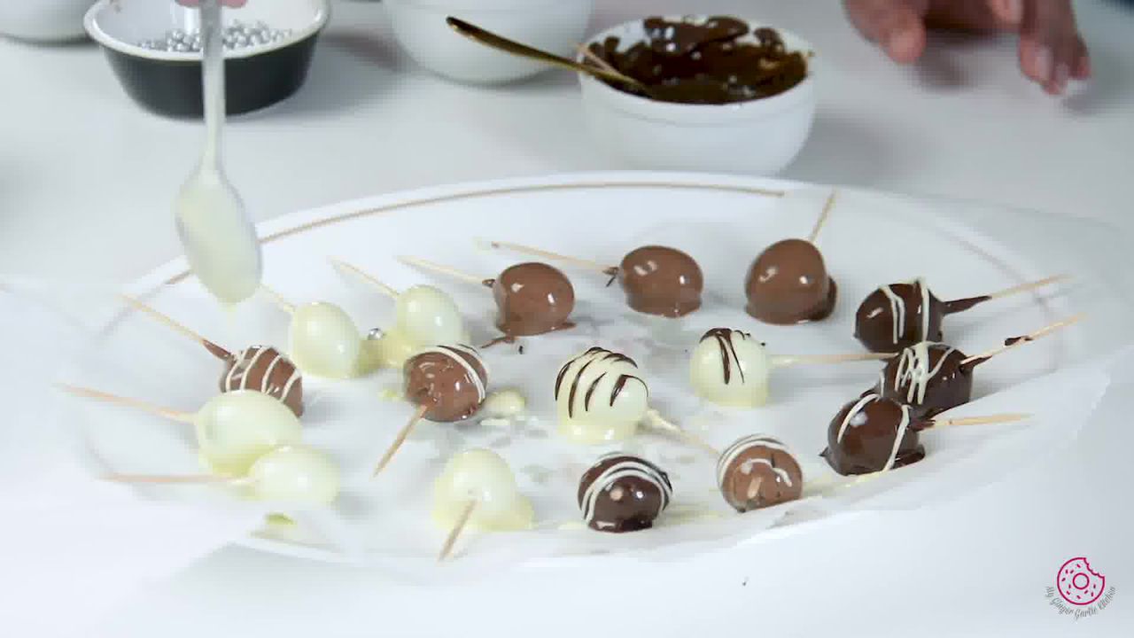 Image of the cooking step-3-4 for Easy Chocolate Covered Grapes