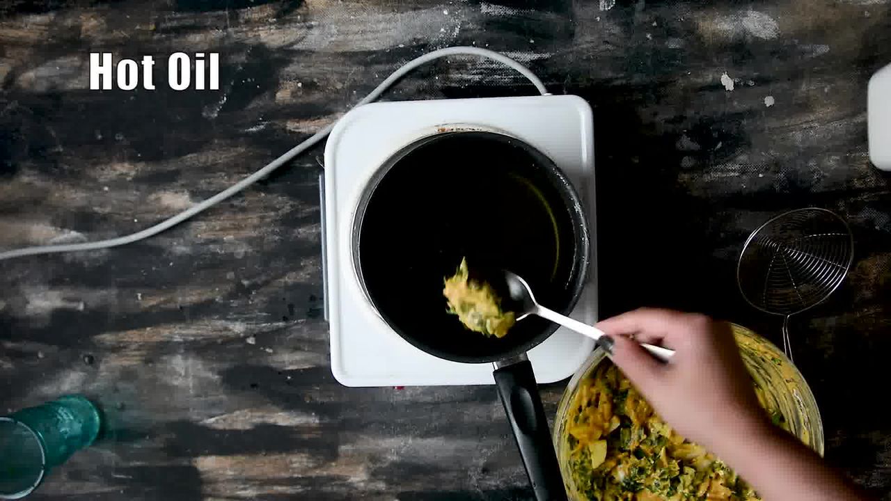 Image of the cooking step-2-2 for Crispy Aloo Palak Pakora Recipe - Spinach Potato Fritters