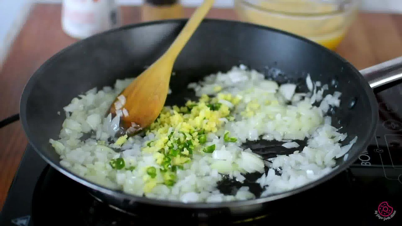 Image of the cooking step-1-5 for Egg Bhurji