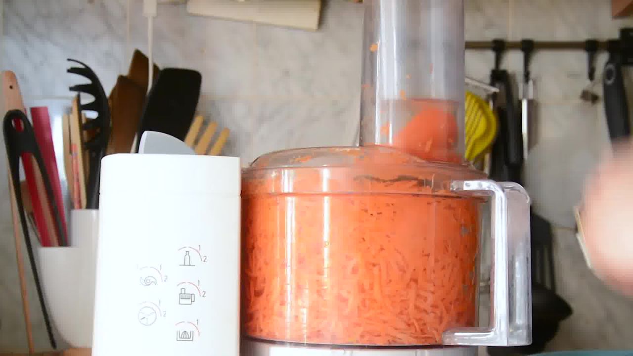 Image of the cooking step-1-1 for Carrot Halwa - How to Make Gajar Halwa