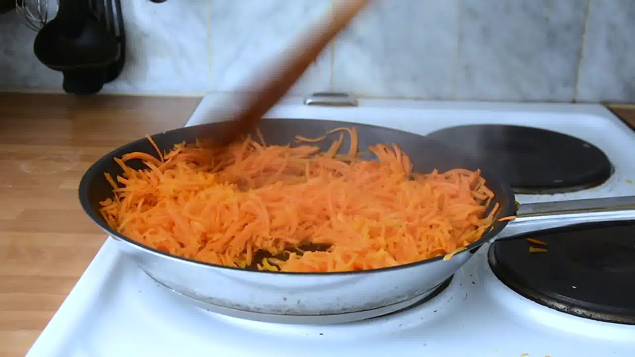 Image of the cooking step-1-4 for Carrot Halwa - How to Make Gajar Halwa