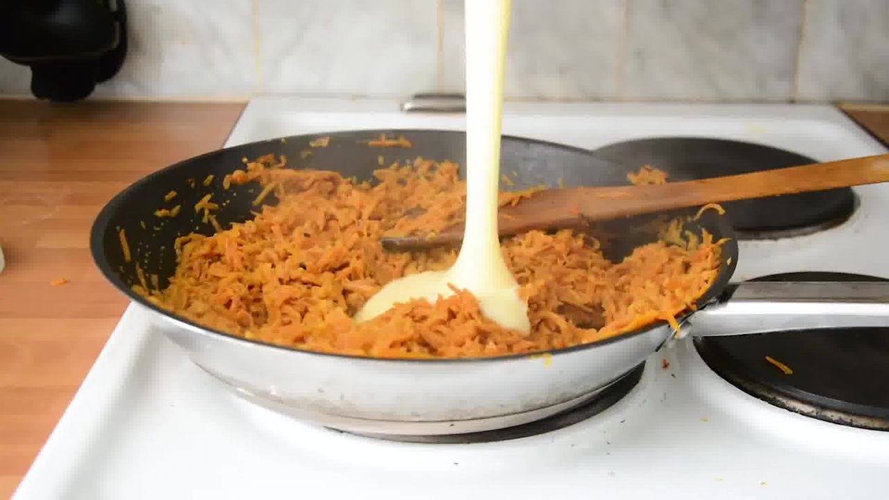 Image of the cooking step-1-7 for Carrot Halwa - How to Make Gajar Halwa