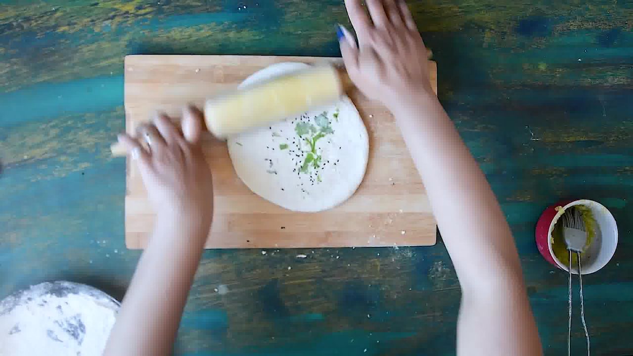 Image of the cooking step-4-6 for Paneer Stuffed Naan Recipe
