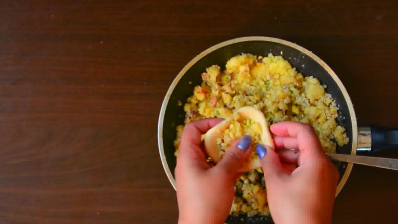 Image of the cooking step-5-3 for Rajasthani Mawa Kachori Recipe