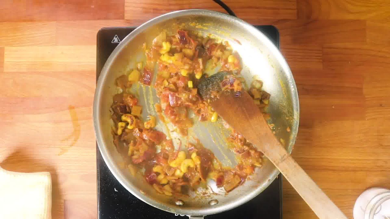 Image of the cooking step-2-6 for Kadai Paneer