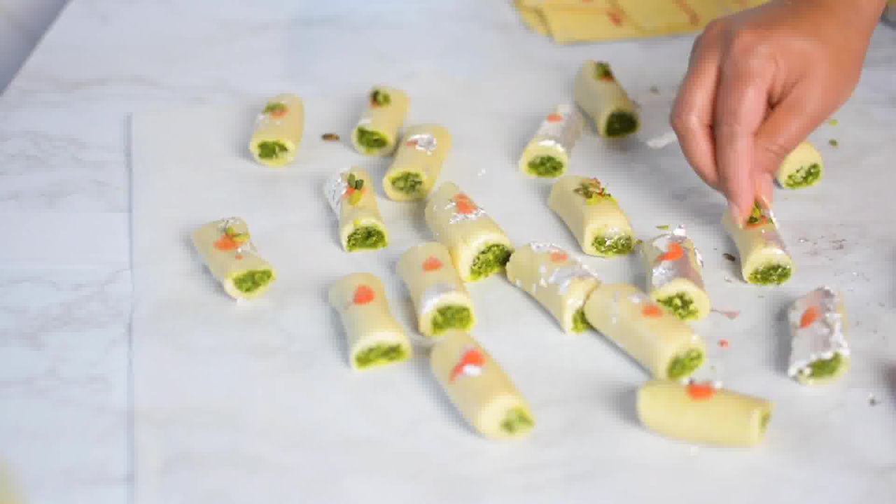 Kaju pista roll ou caju pistachio rolls mithai ou sigar indian