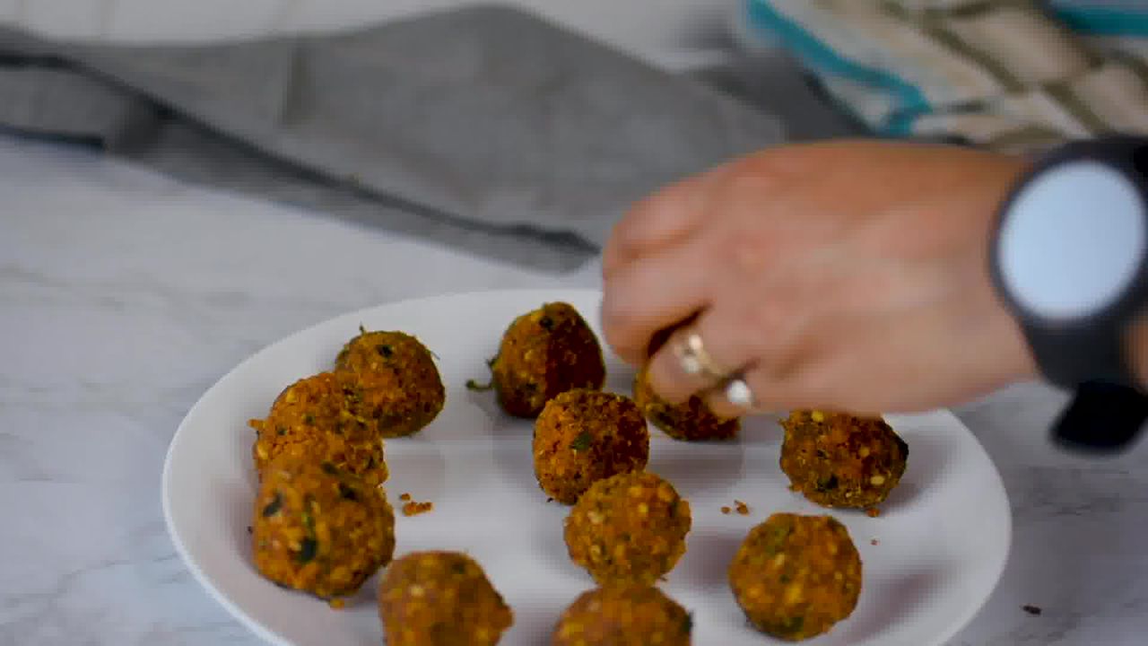 Image of the cooking step-3-1 for Khasta Moong Dal Kachori