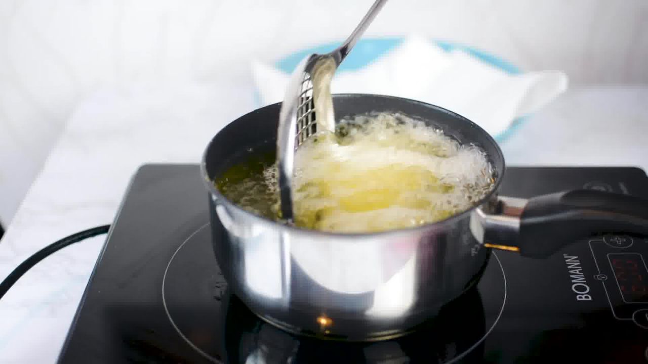 Image of the cooking step-4-3 for Khasta Moong Dal Kachori