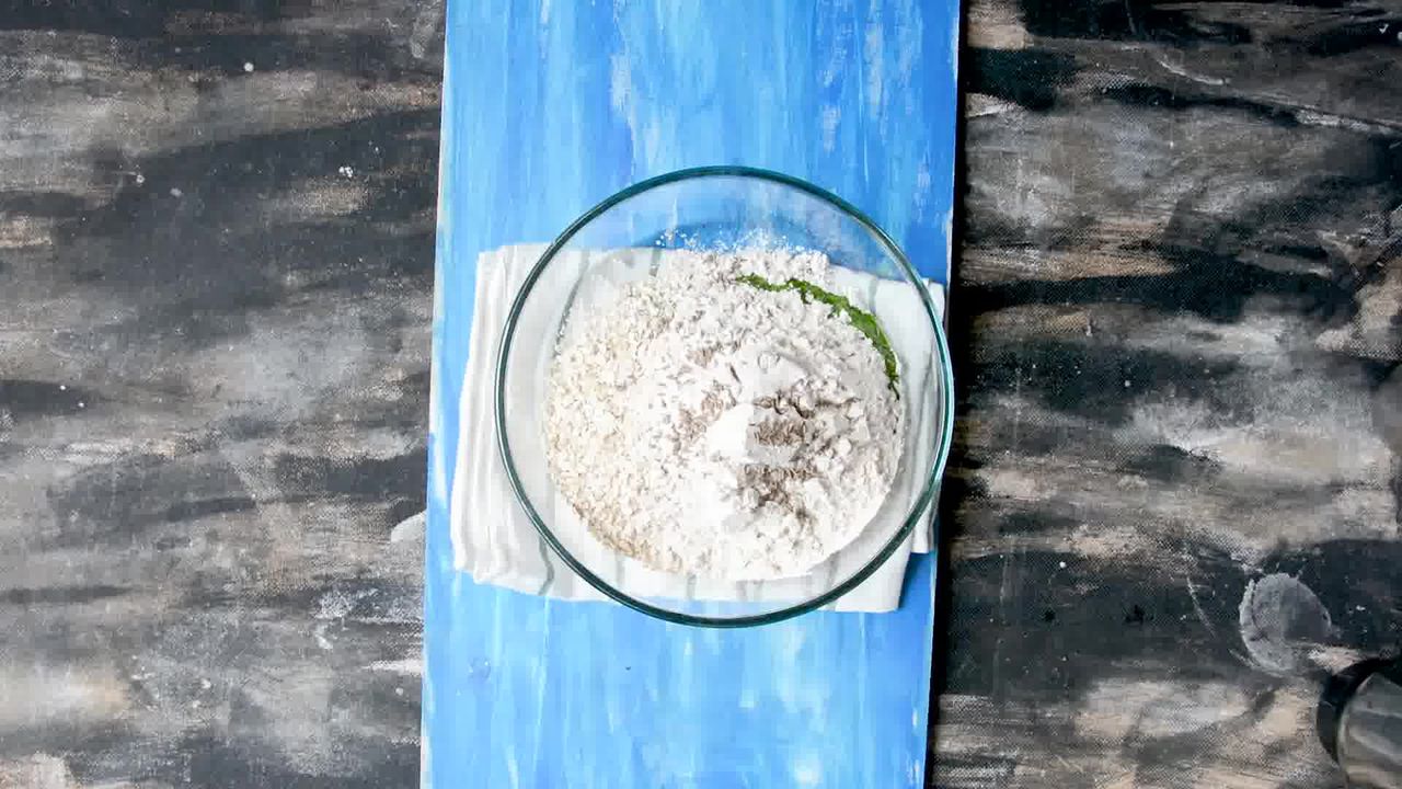 Image of the cooking step-3-1 for How To Make Healthy Oats Paratha - Oats Green Paratha