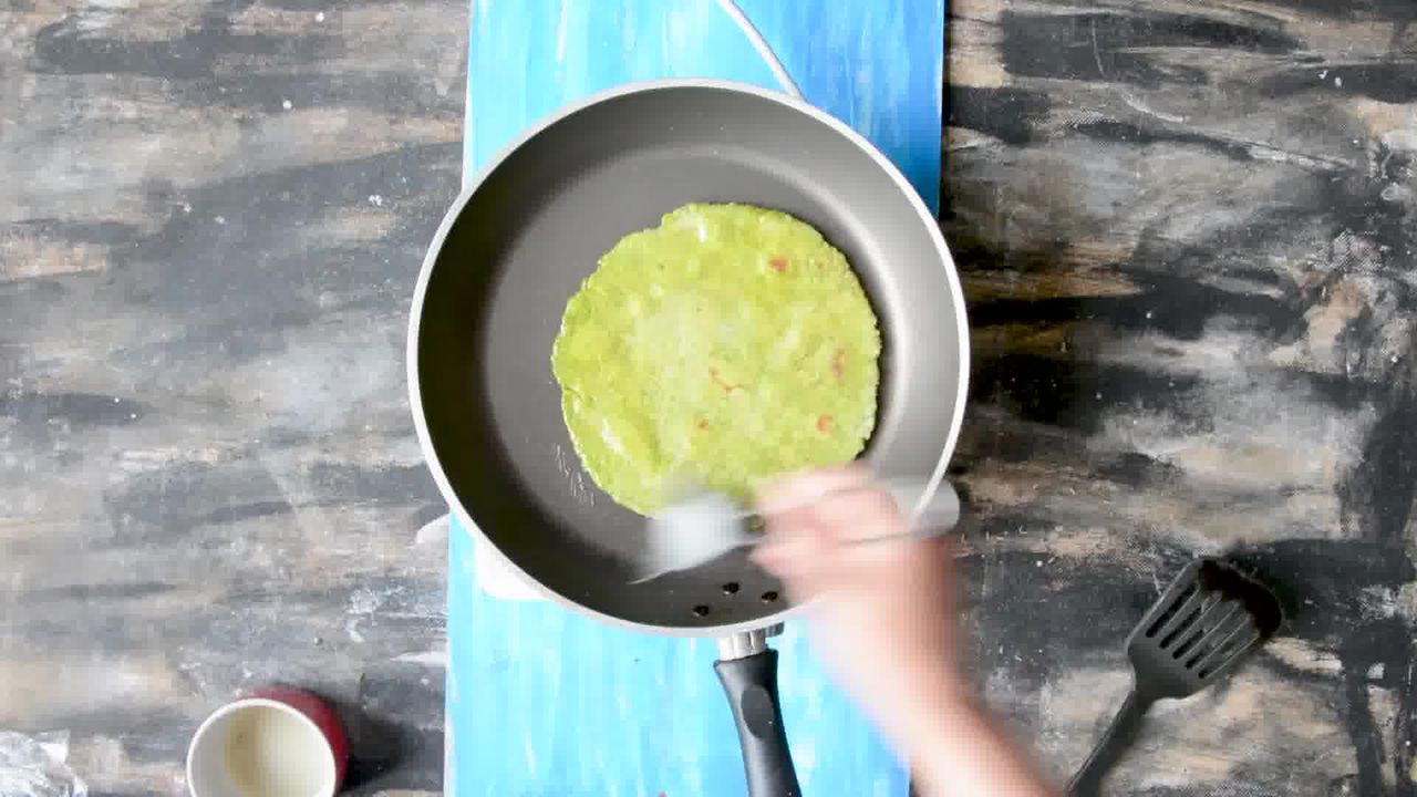 Image of the cooking step-4-4 for How To Make Healthy Oats Paratha - Oats Green Paratha