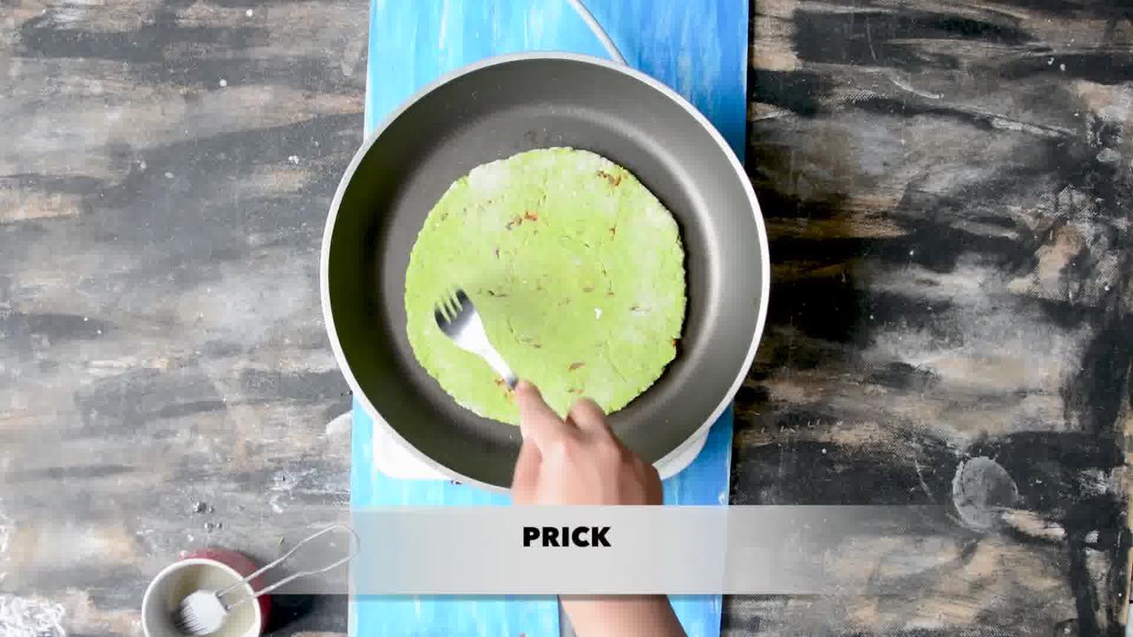 Image of the cooking step-5-8 for How To Make Healthy Oats Paratha - Oats Green Paratha