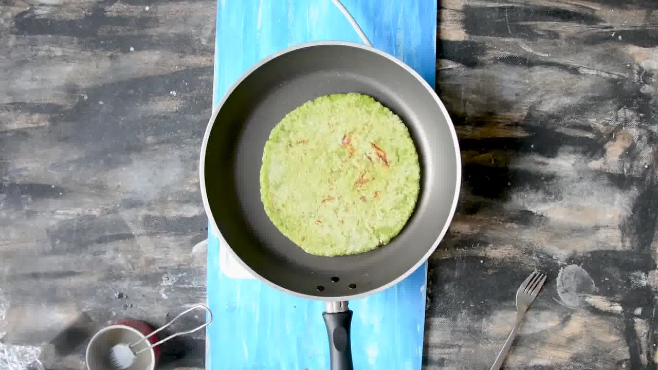 Image of the cooking step-5-9 for How To Make Healthy Oats Paratha - Oats Green Paratha