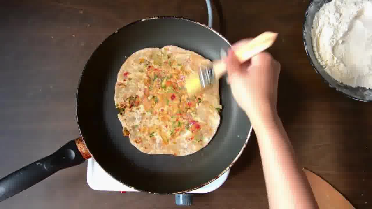 Image of the cooking step-4-6 for Mooli Paratha With Strawberry Grapes Chutney (Video)