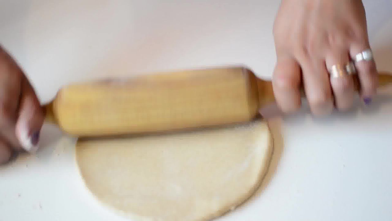 Image of the cooking step-3-2 for Mushroom Kale Stuffed Paratha (Video)