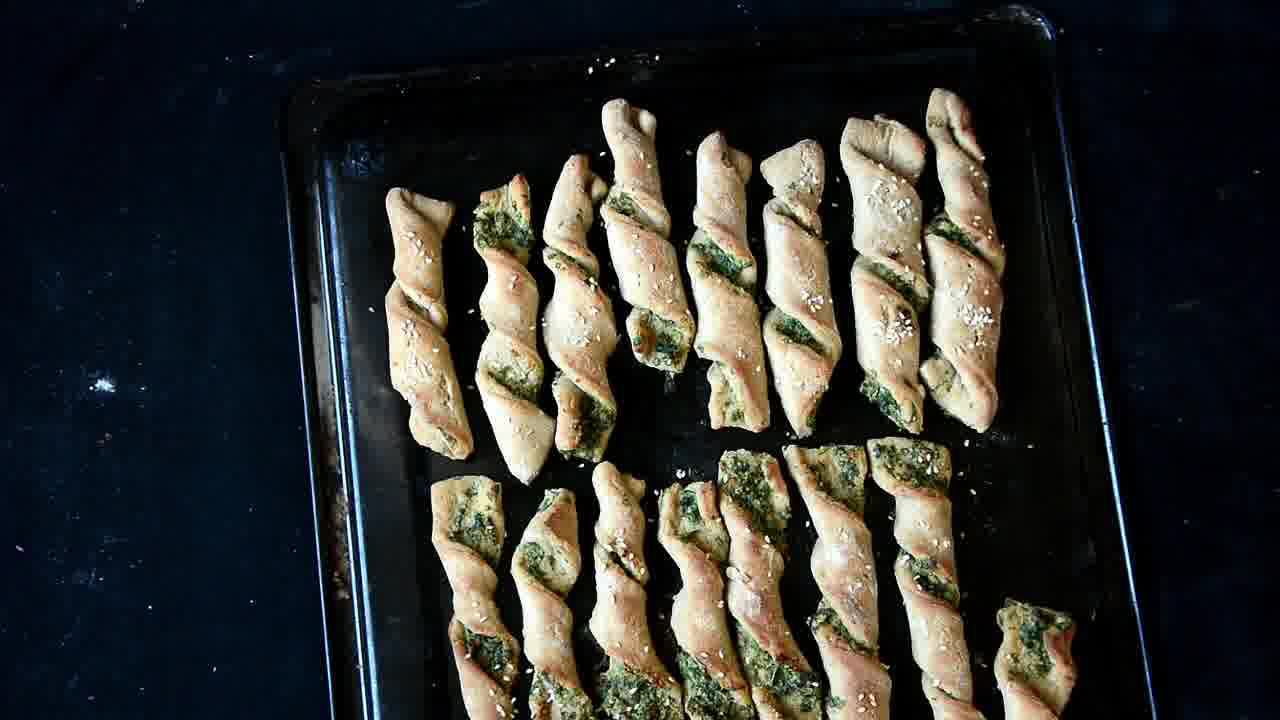 Image of the cooking step-1-12 for Pizza Dough Twists with Parsley