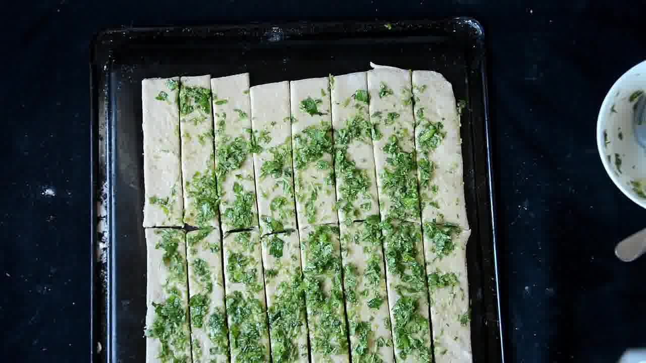 Image of the cooking step-1-8 for Pizza Dough Twists with Parsley