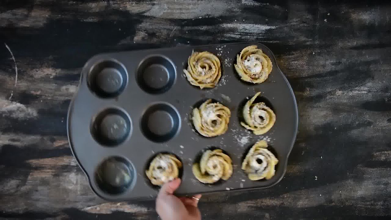 Image of the cooking step-1-11 for Potato Roses - Potato Gratins (Video)