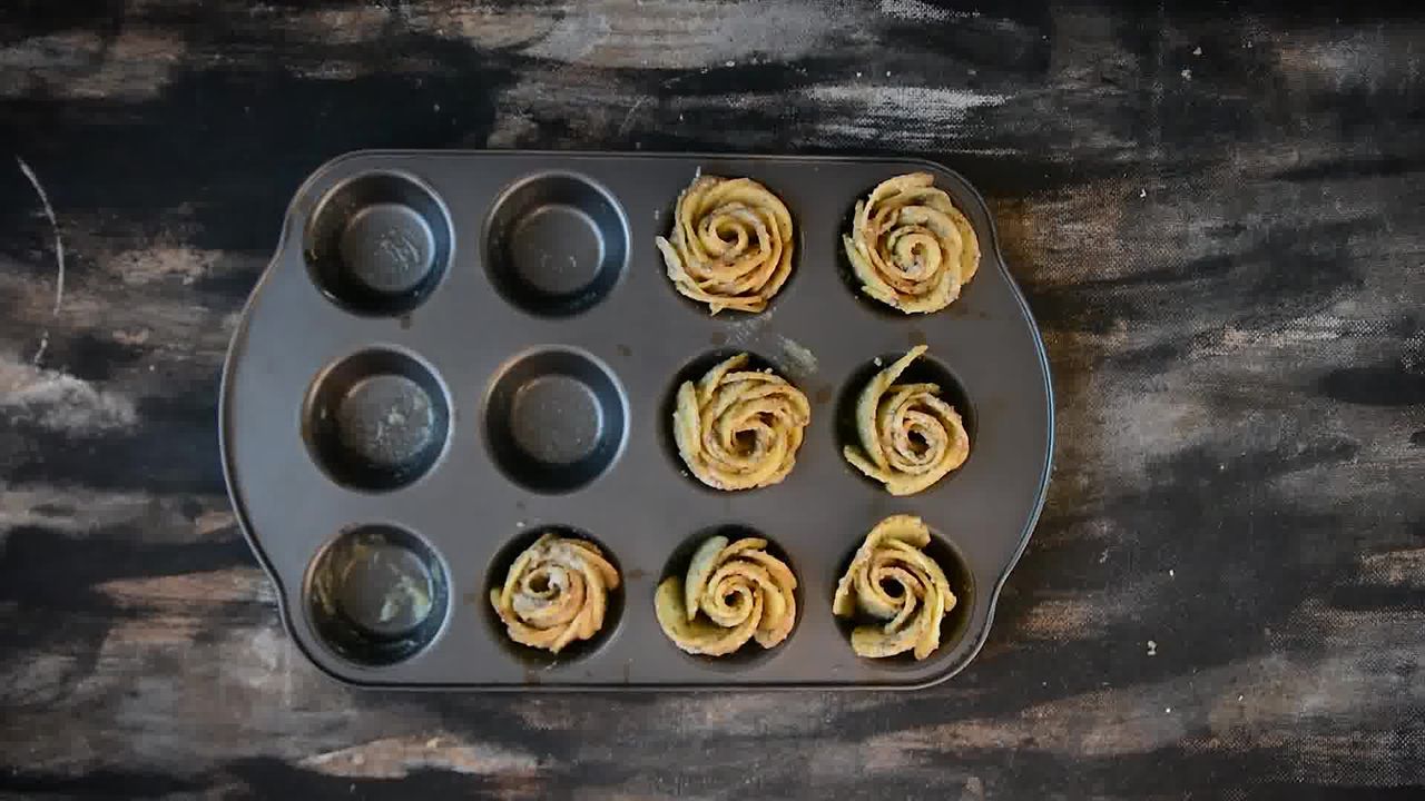 Image of the cooking step-1-9 for Potato Roses - Potato Gratins (Video)