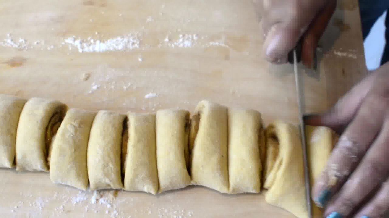 Image of the cooking step-3-6 for Easy Pumpkin Cinnamon Rolls - Pumpkin Cinnamon Bun