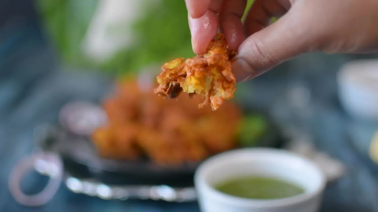 Image of the cooking step-2-7 for Onion Pakoda (Fritters)