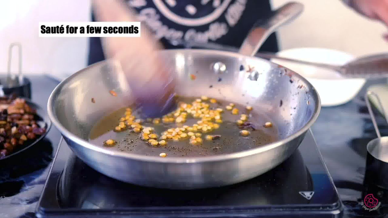 Image of the cooking step-1-8 for Roasted Cornflakes Chivda