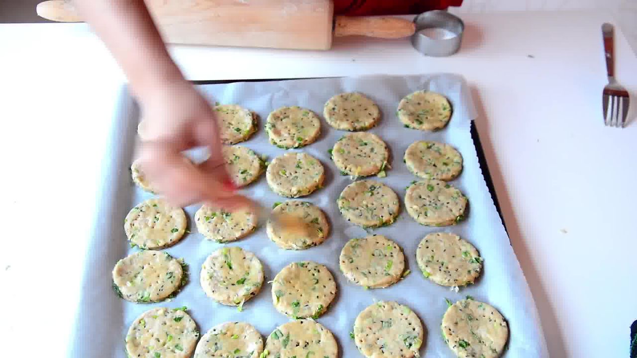 Image of the cooking step-1-10 for Salty-Sweet Whole Wheat Onion Crackers Recipe