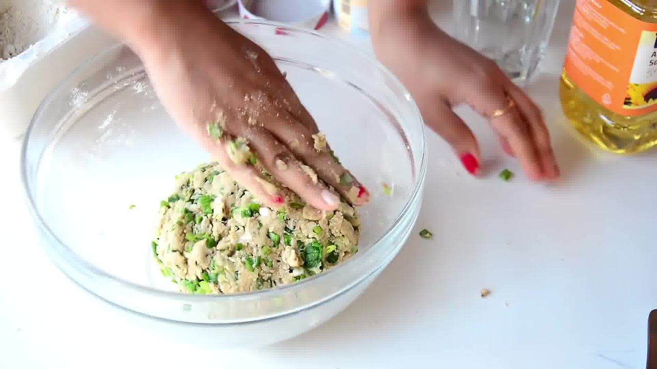 Image of the cooking step-1-4 for Salty-Sweet Whole Wheat Onion Crackers Recipe