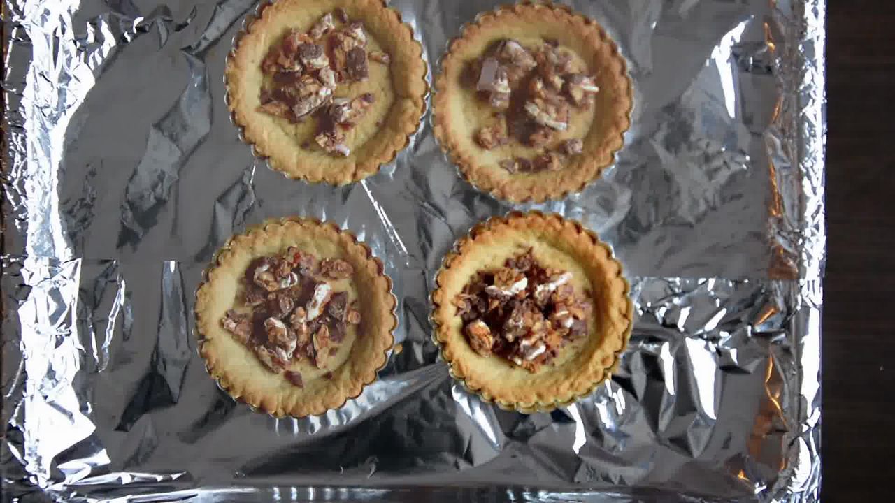 Image of the cooking step-1-12 for Snickers Mini Chocolate Tarts
