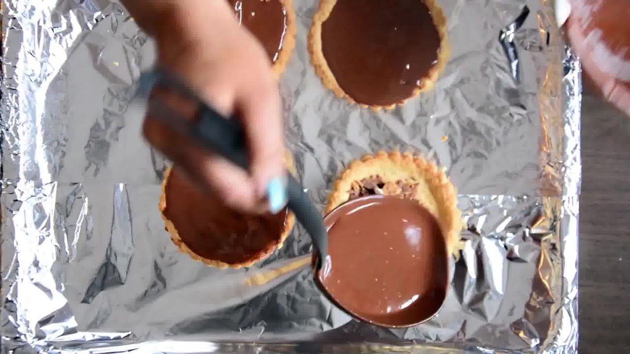 Image of the cooking step-1-13 for Snickers Mini Chocolate Tarts