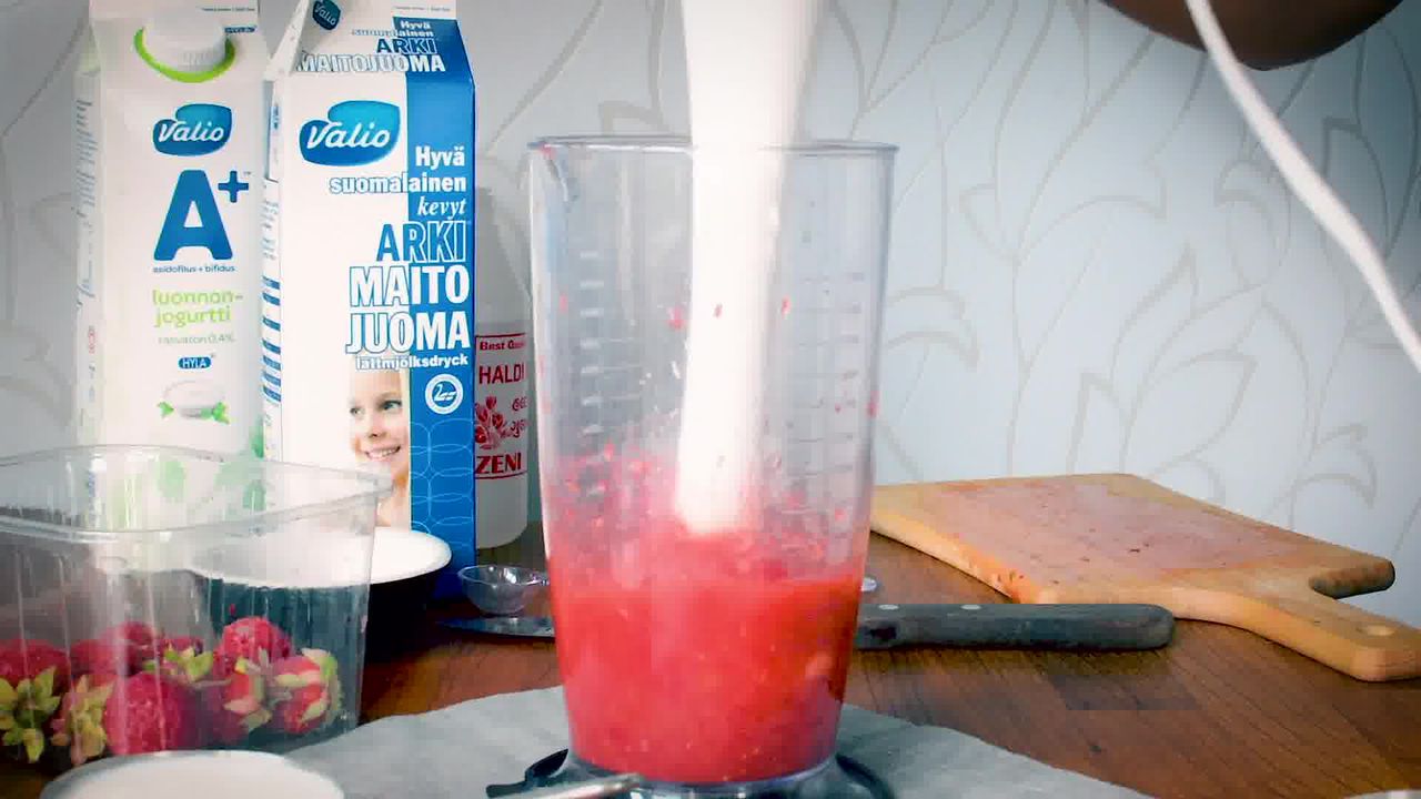 Image of the cooking step-1-2 for Strawberry Lassi Recipe - Strawberry Yogurt Smoothie  
