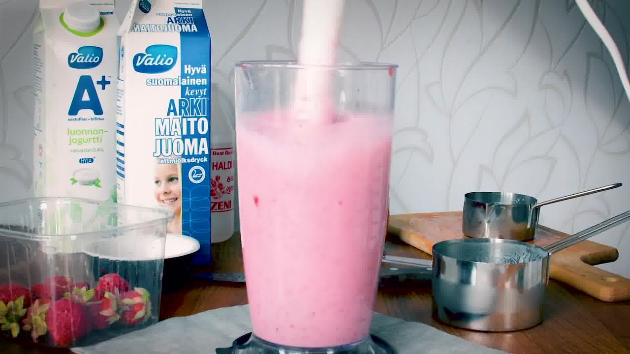 Image of the cooking step-1-4 for Strawberry Lassi Recipe - Strawberry Yogurt Smoothie  