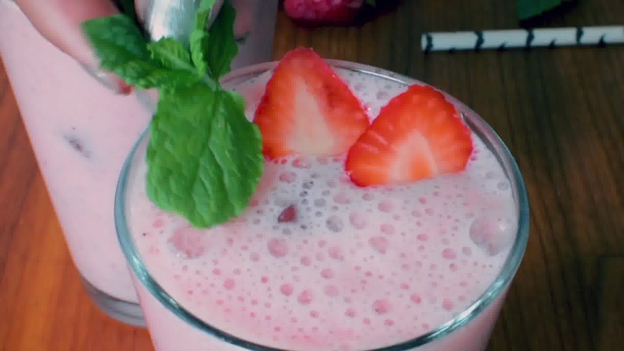 Image of the cooking step-1-7 for Strawberry Lassi Recipe - Strawberry Yogurt Smoothie  