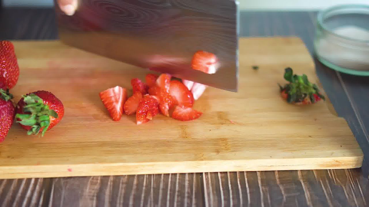 Image of the cooking step-1-1 for Korean Strawberry Milk
