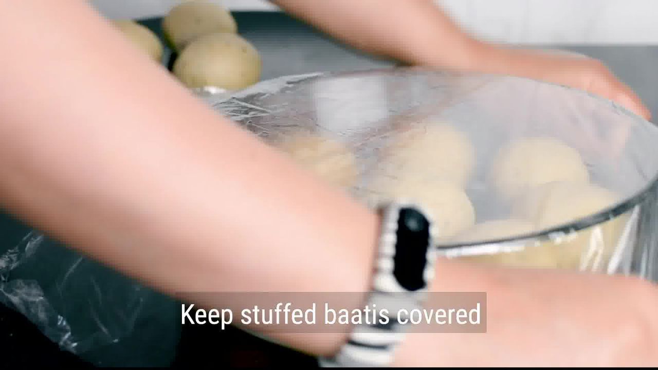 Image of the cooking step-3-6 for Masala Bati - Stuffed Masala Bati - Bharwa Masala Baati