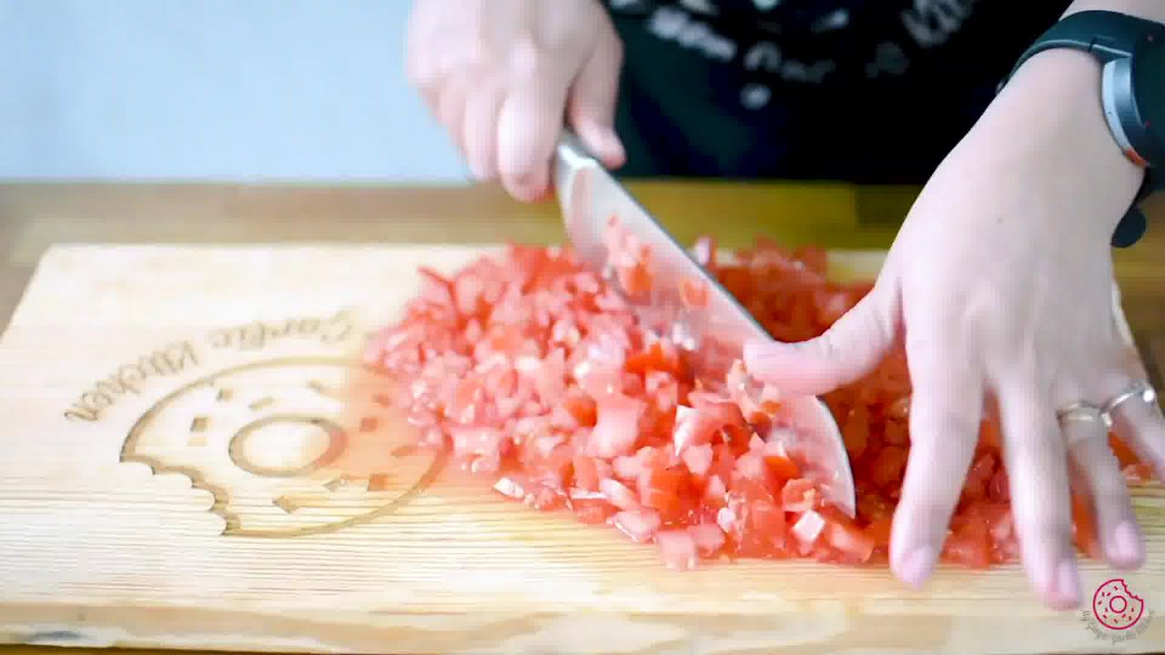 Image of the cooking step-1-1 for Tomato Bruschetta
