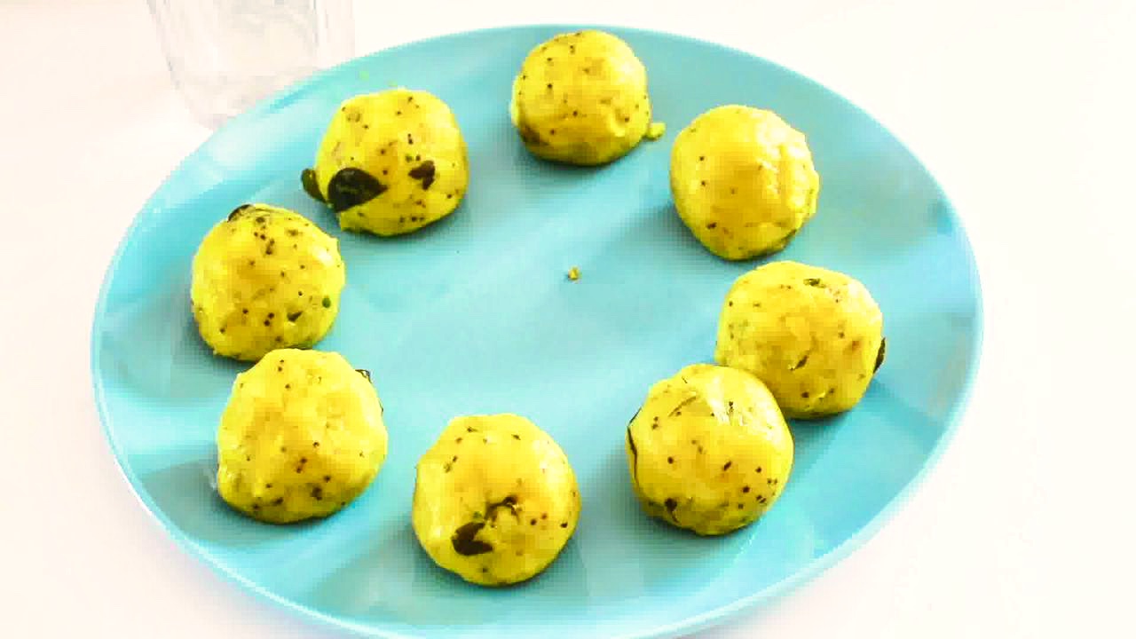 Image of the cooking step-1-9 for Vada Pav Recipe - How To Make Mumbai Vada Pav