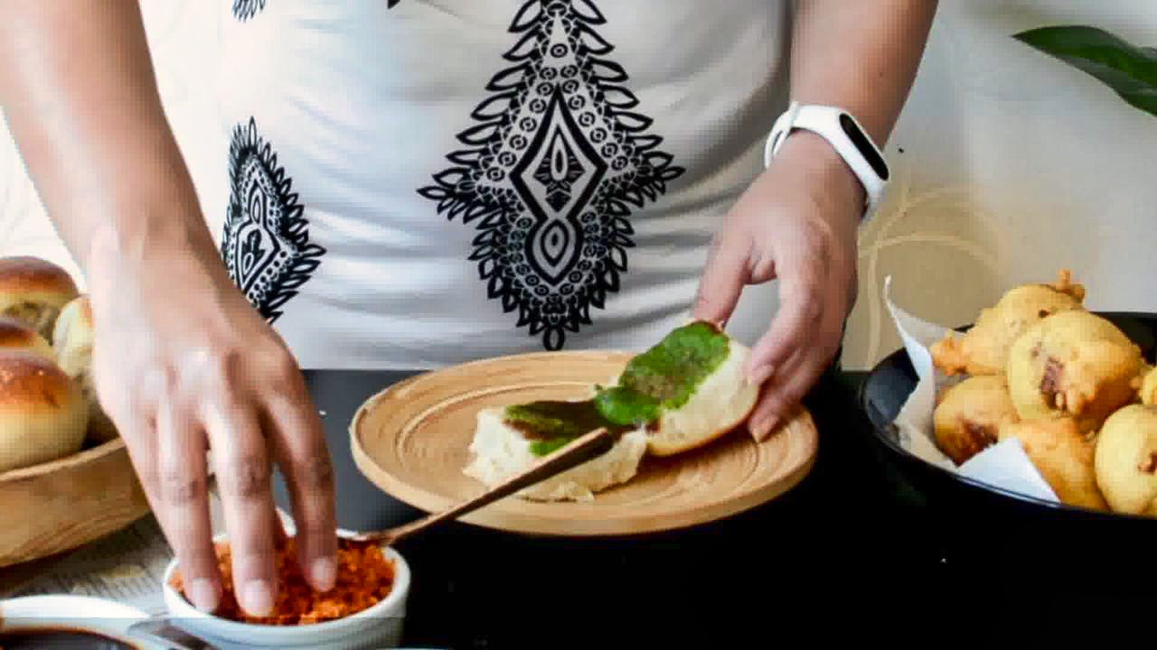 Image of the cooking step-6-2 for Vada Pav Recipe - How To Make Mumbai Vada Pav
