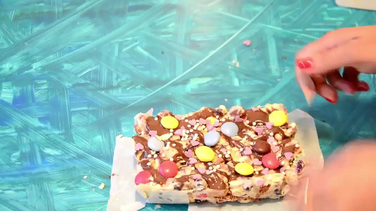 Image of the cooking step-1-10 for Christmas Rocky Road | White Chocolate Rocky Road Recipe