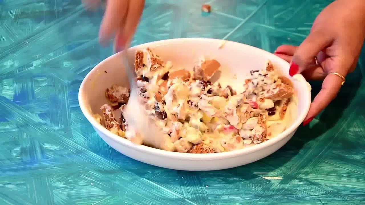 Image of the cooking step-1-5 for Christmas Rocky Road | White Chocolate Rocky Road Recipe