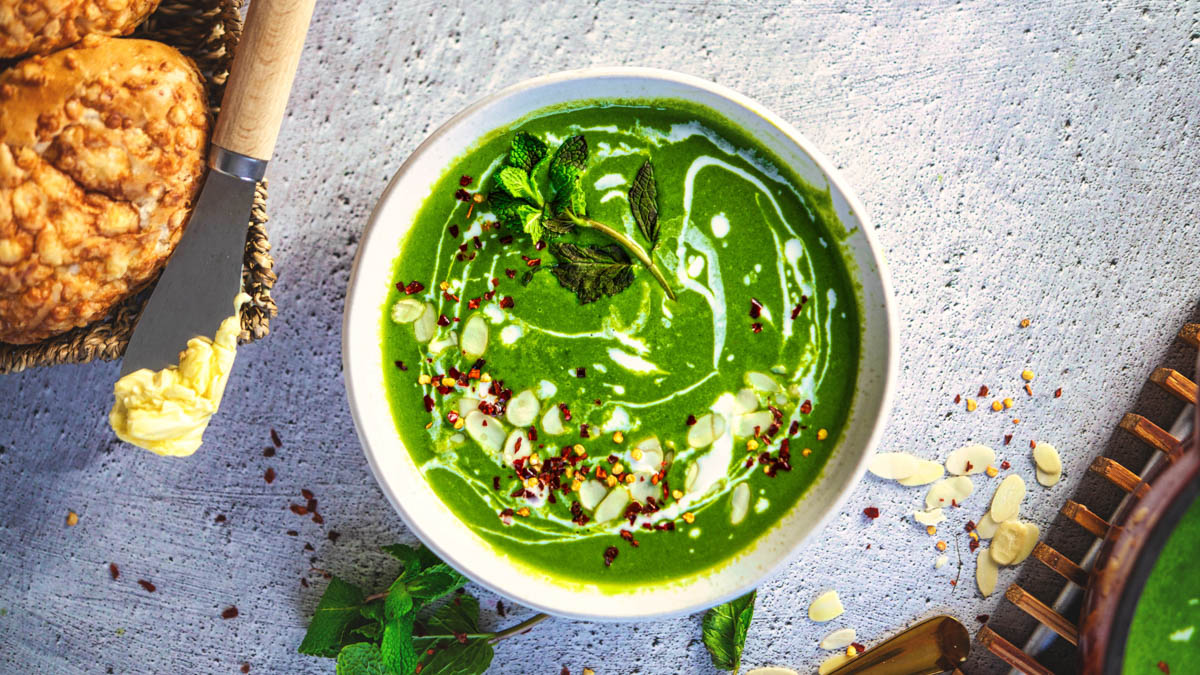 Creamy Spinach Soup: A Healthy and Comforting Meal
